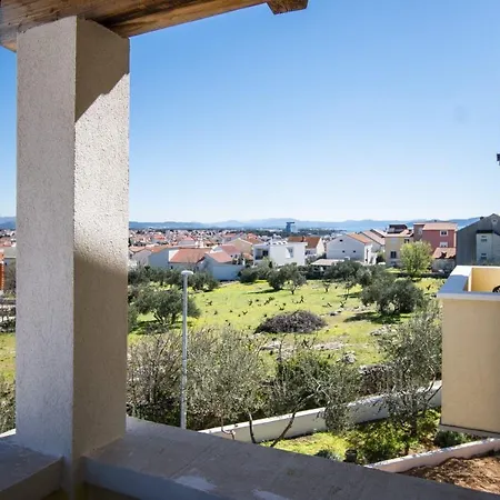 Diora And Silver דירה