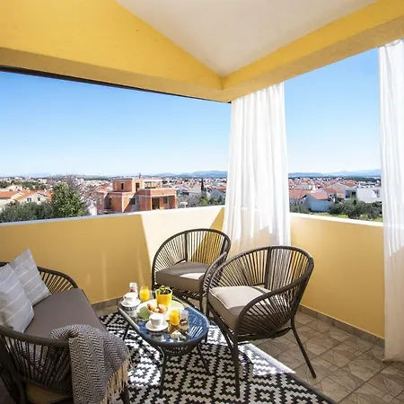 Diora And Silver דירה וודיצה