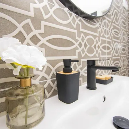 Diora And Silver דירה וודיצה