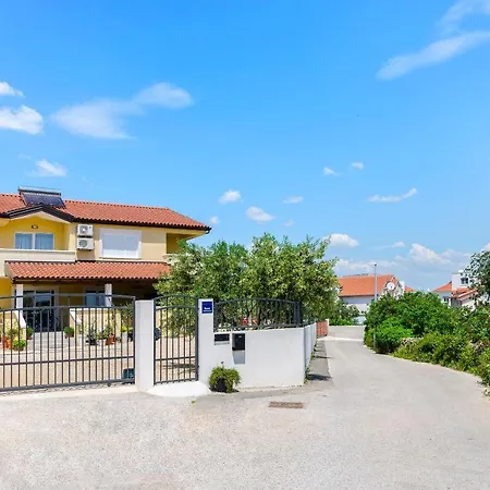 Diora And Silver דירה *