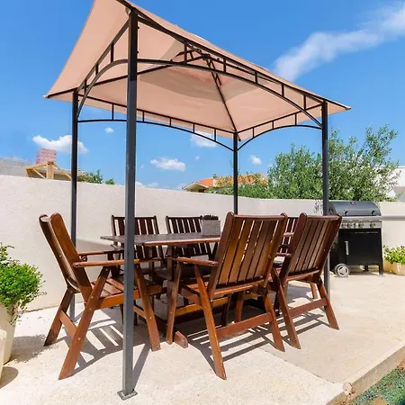 Diora And Silver דירה *