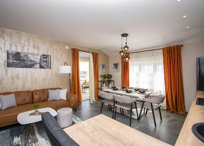 Diora And Silver דירה