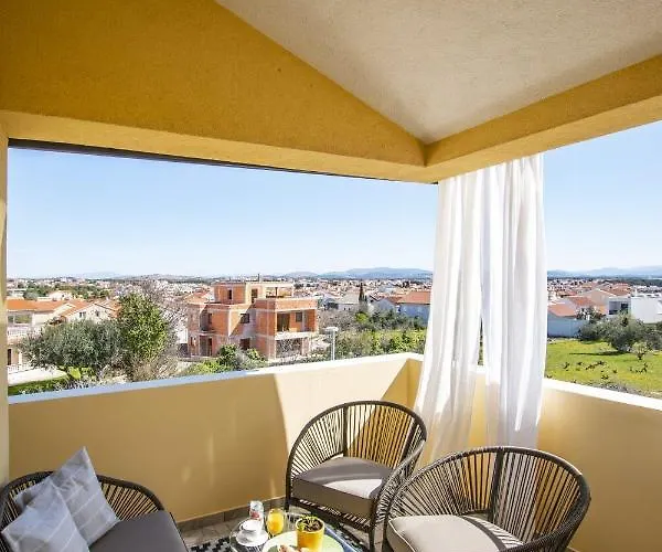 Diora And Silver דירה וודיצה