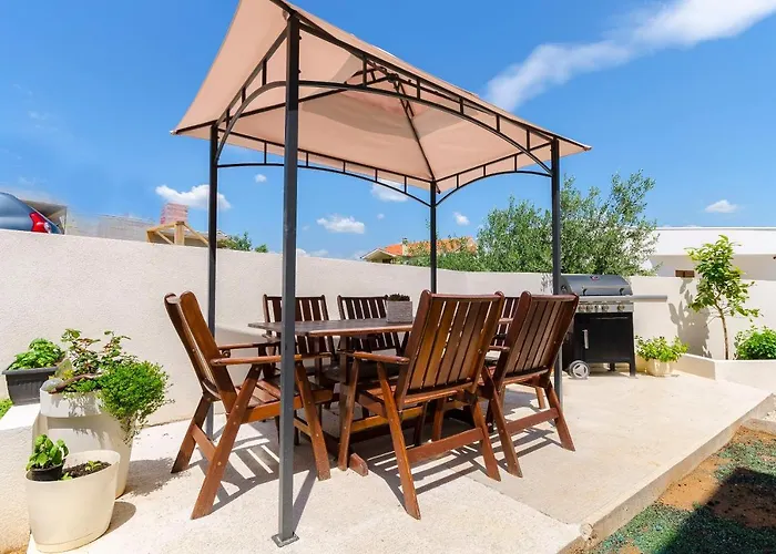 Diora And Silver Apartment *